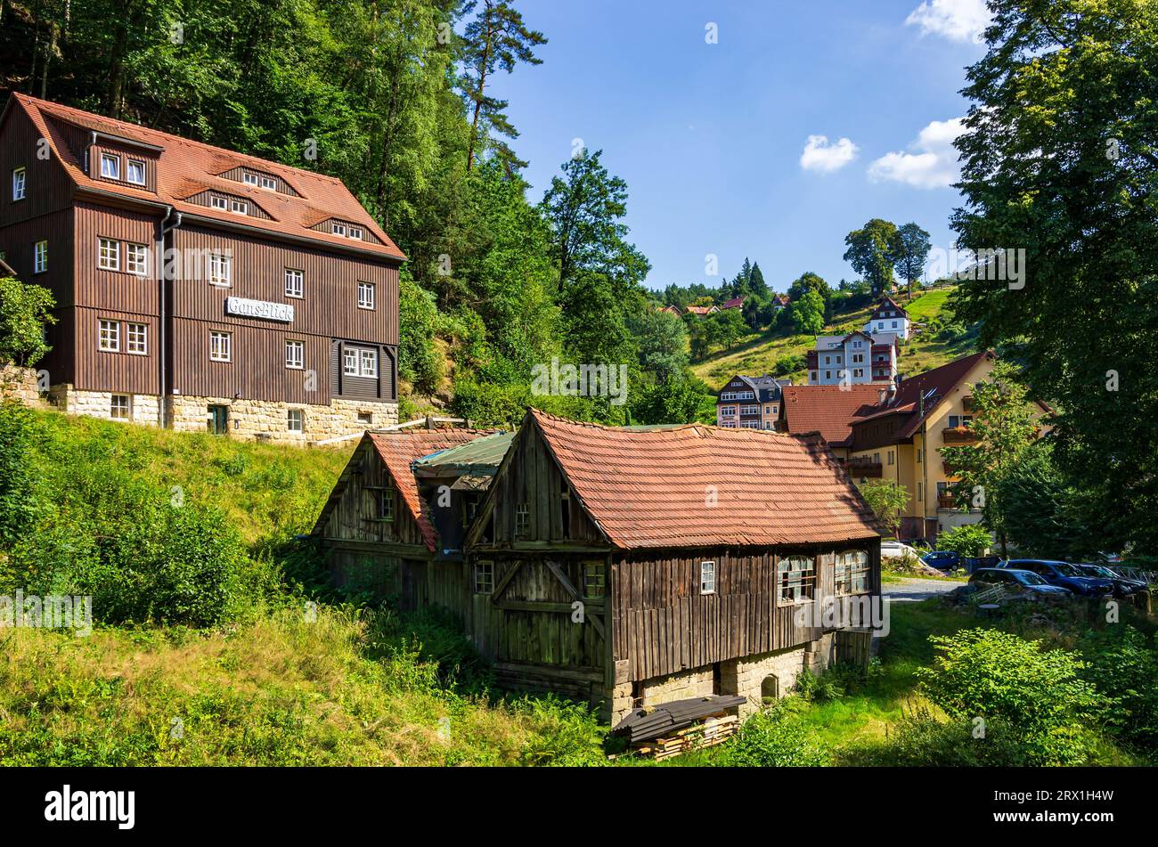Malerisch gelegen im Haupttouristengebiet des Elbsandsteingebirges, der Kurstadt Rathen, Sächsische Schweiz, Deutschland. Stockfoto