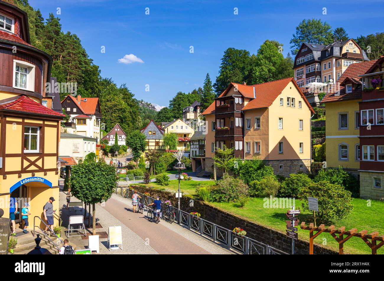 Malerisch gelegen im Haupttouristengebiet des Elbsandsteingebirges, der Kurstadt Rathen, Sächsische Schweiz, Deutschland. Stockfoto