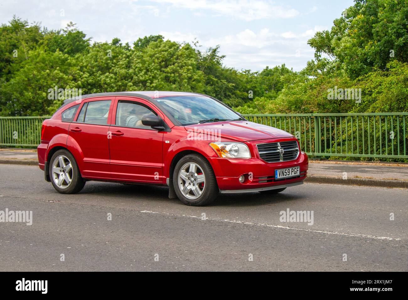 2009 Red Dodge (usa) Kaliber SXT D; Stockfoto