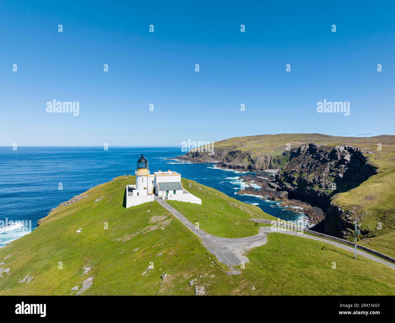 Luftaufnahme des Leuchtturms in Stoer Head, County Sutherland, Schottland Großbritannien Stockfoto