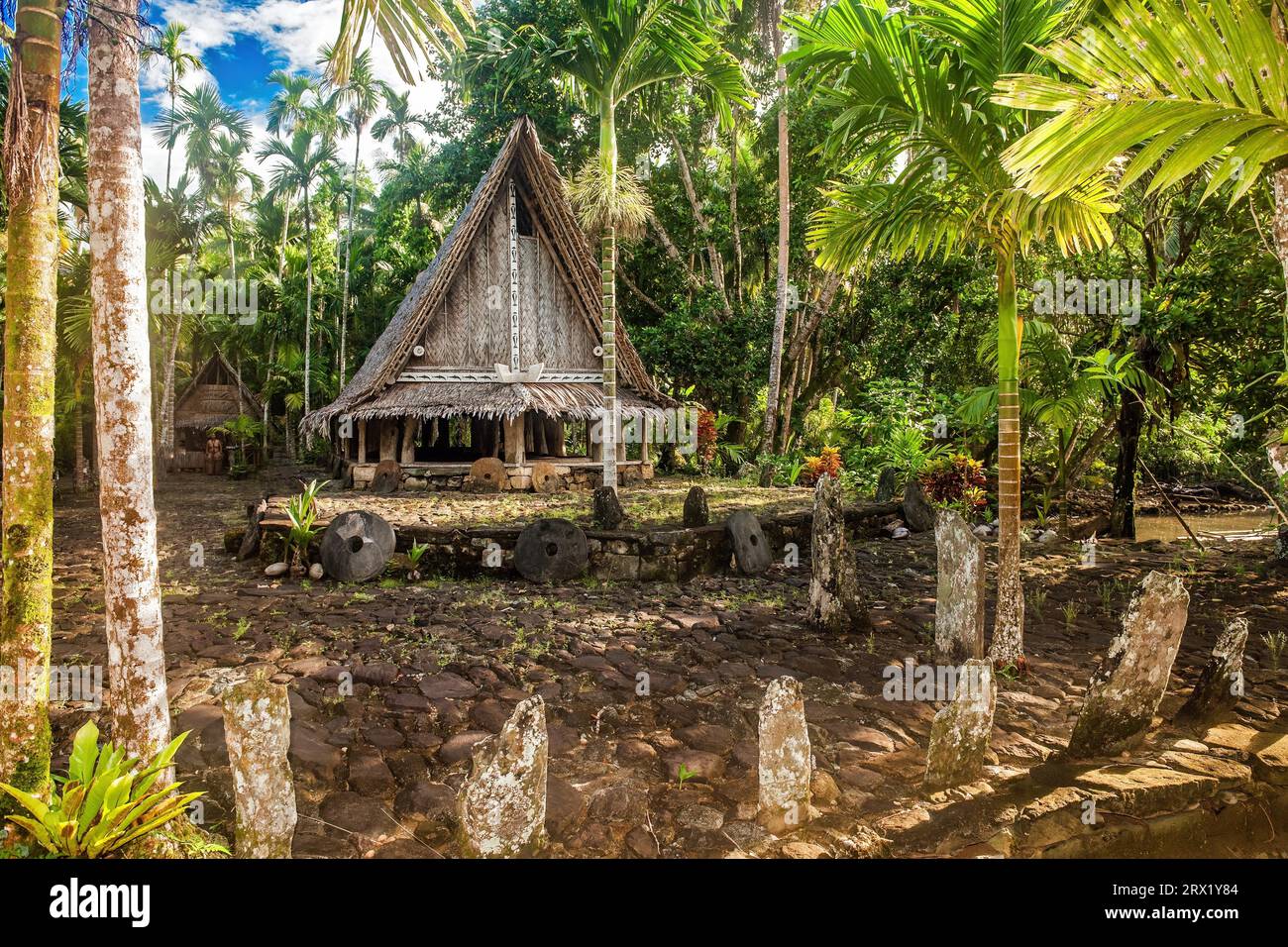 Traditionelles historisches Herrensitzhaus Tribal Superior Men House, Yap Island, Yap State, Caroline Islands, FSM, föderierte Staaten von Mikronesien Stockfoto