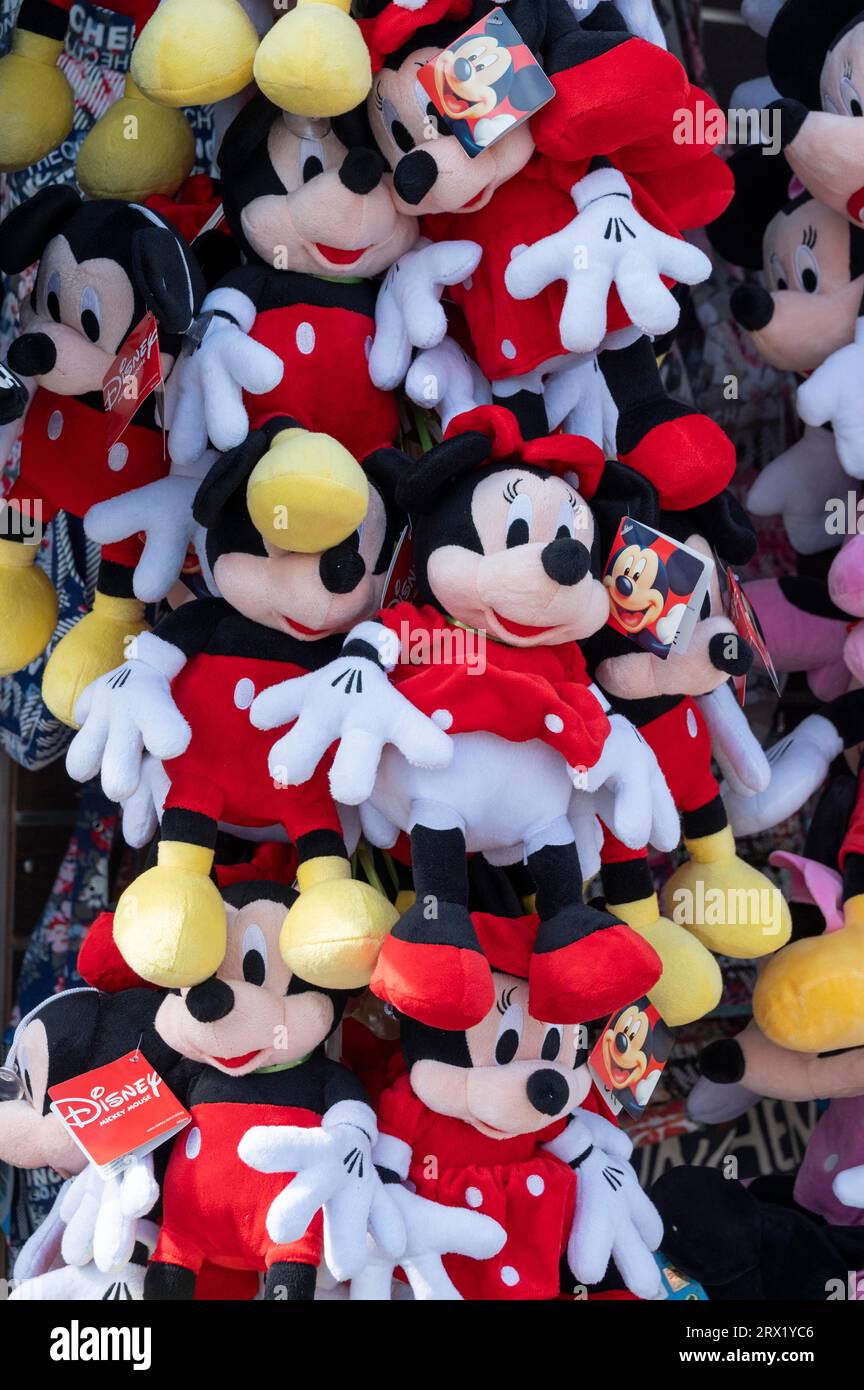 Oktoberfest Plüschspielzeug am Stand Mickey Mouse München Bayern, Deutschland Stockfoto