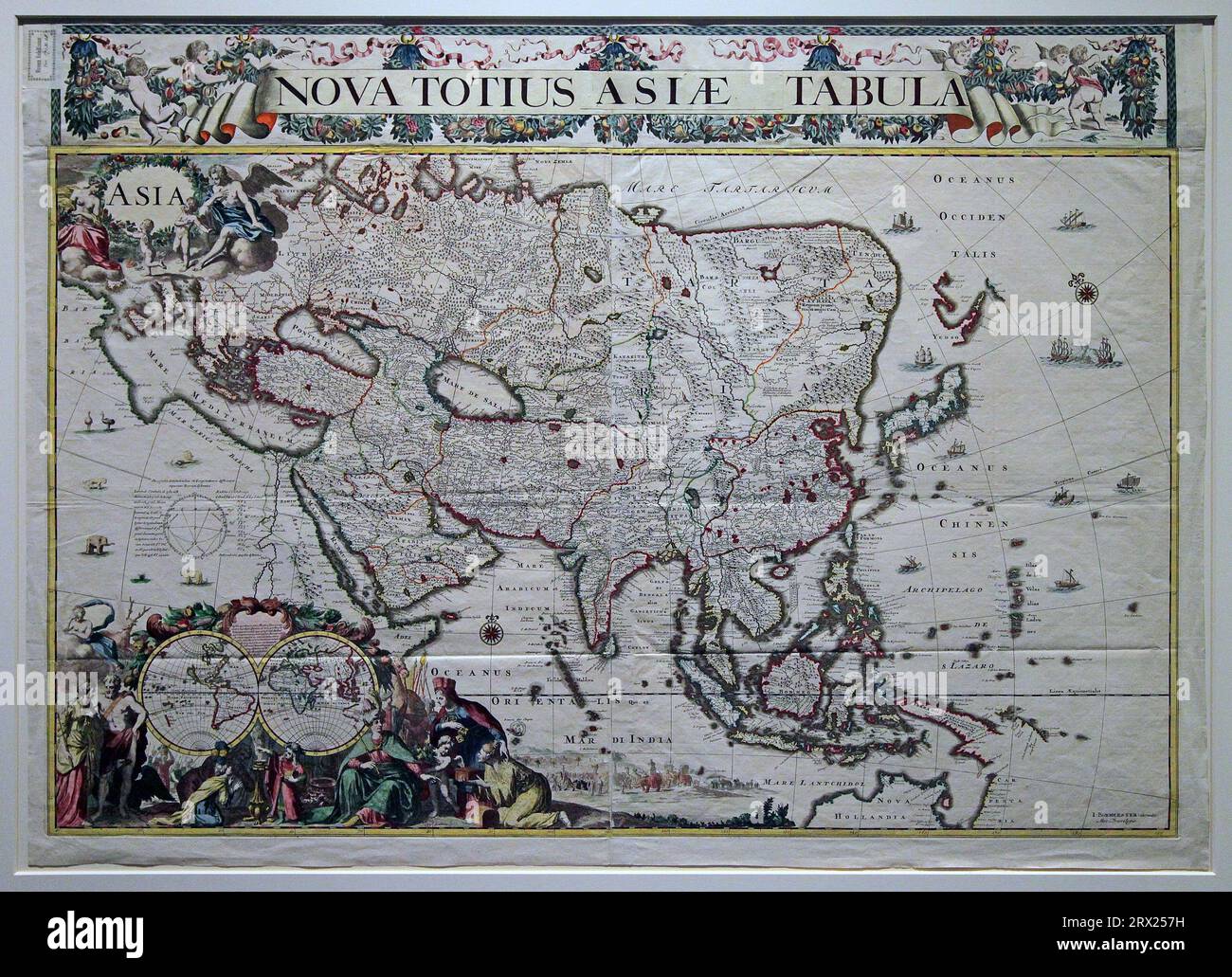 Wandkarte Asiens (um 1690-1702) von Philip Tideman (Designer) und Gilliam van der Gouwen (Graveur).Nova totius Asiae Tabula. Stockfoto