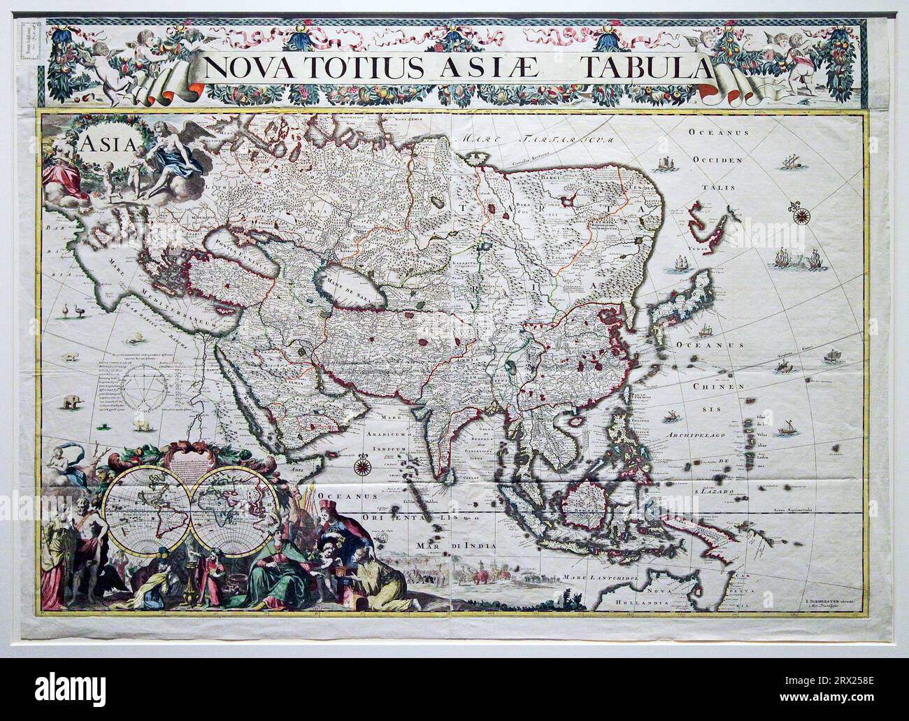 Wandkarte Asiens (um 1690-1702) von Philip Tideman (Designer) und Gilliam van der Gouwen (Graveur).Nova totius Asiae Tabula. Stockfoto