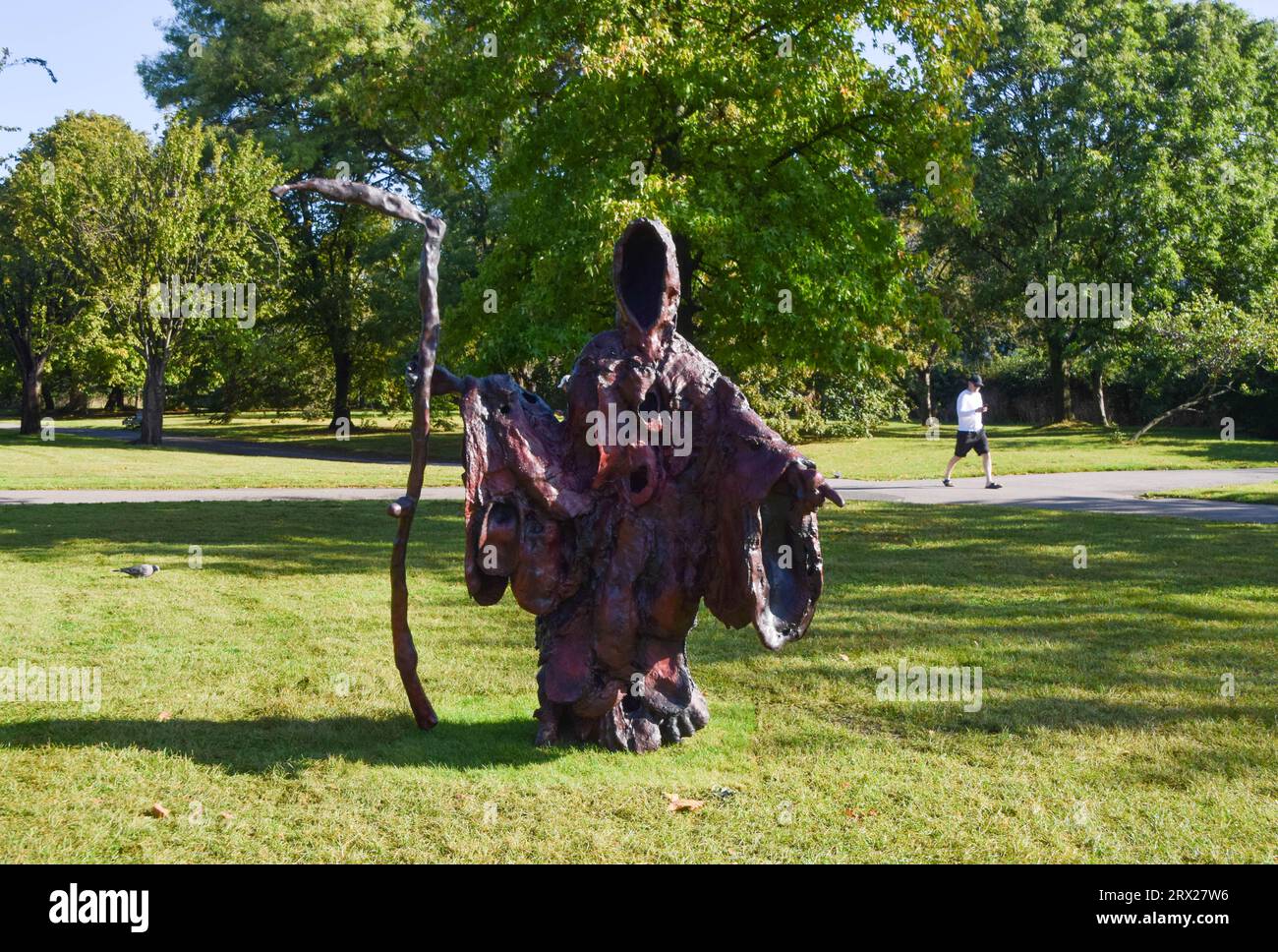 London, Großbritannien. September 2023. „Friend“ von Josh Smith, Teil von Frieze Sculpture, einer kostenlosen Outdoor-Ausstellung im Regent's Park. Quelle: Vuk Valcic/Alamy Live News Stockfoto