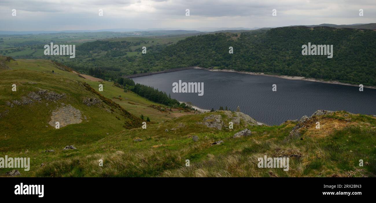 Blick vom Four Stones Hill über Haweswater zum Stausee. Stockfoto