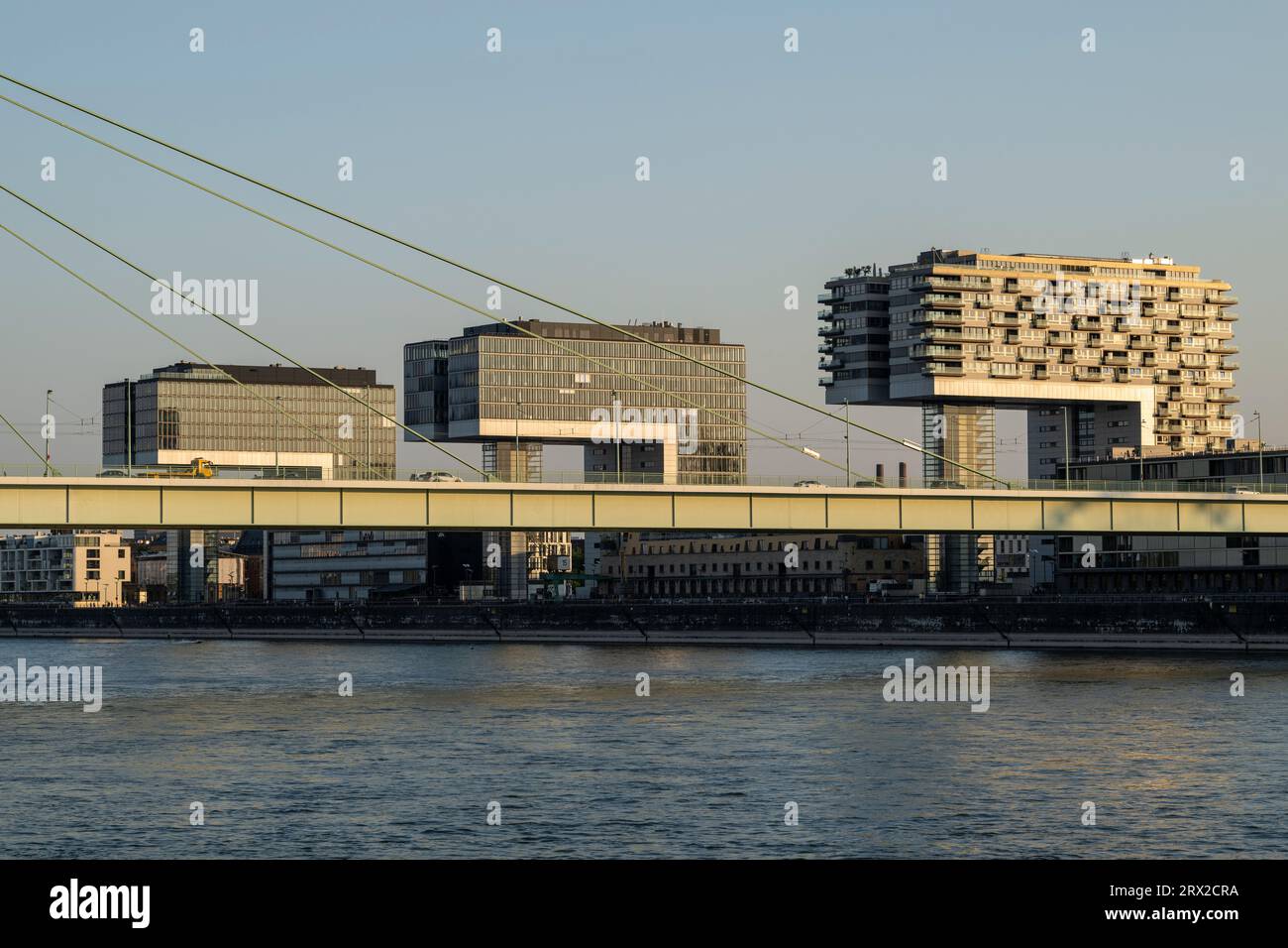 Kran-Häuser am Hafen Rheinau, Köln, Nordrhein-Westfalen, Deutschland, Europa Stockfoto