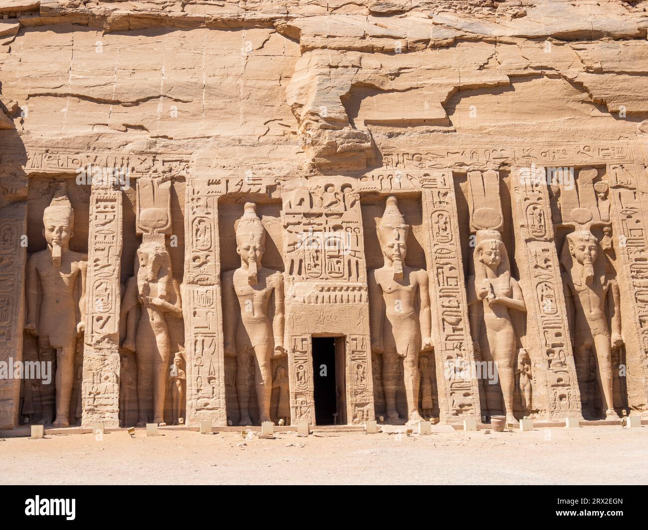 Der Tempel von Hathor und Nefertari (der kleine Tempel von Abu Simbel), UNESCO-Weltkulturerbe, Abu Simbel, Ägypten, Nordafrika, Afrika Stockfoto
