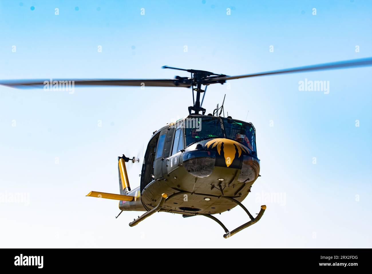 Bell UH-1 Irokesen, Spitzname Huey Militärhubschrauber auf der SHG AIRSHOW 2023 Stockfoto