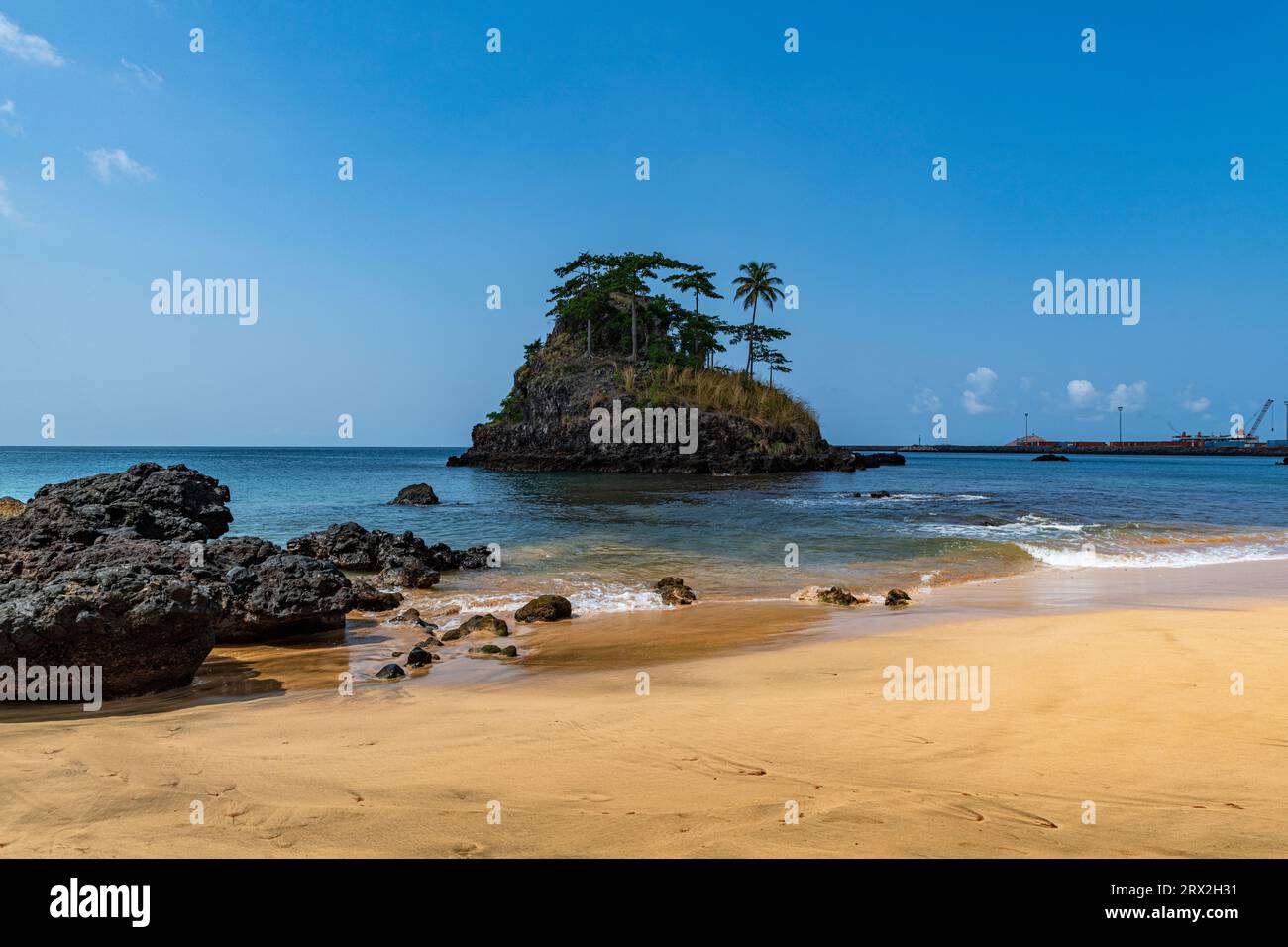 Palmar Strand auf der Insel Annobon, Äquatorialguinea, Afrika Stockfoto