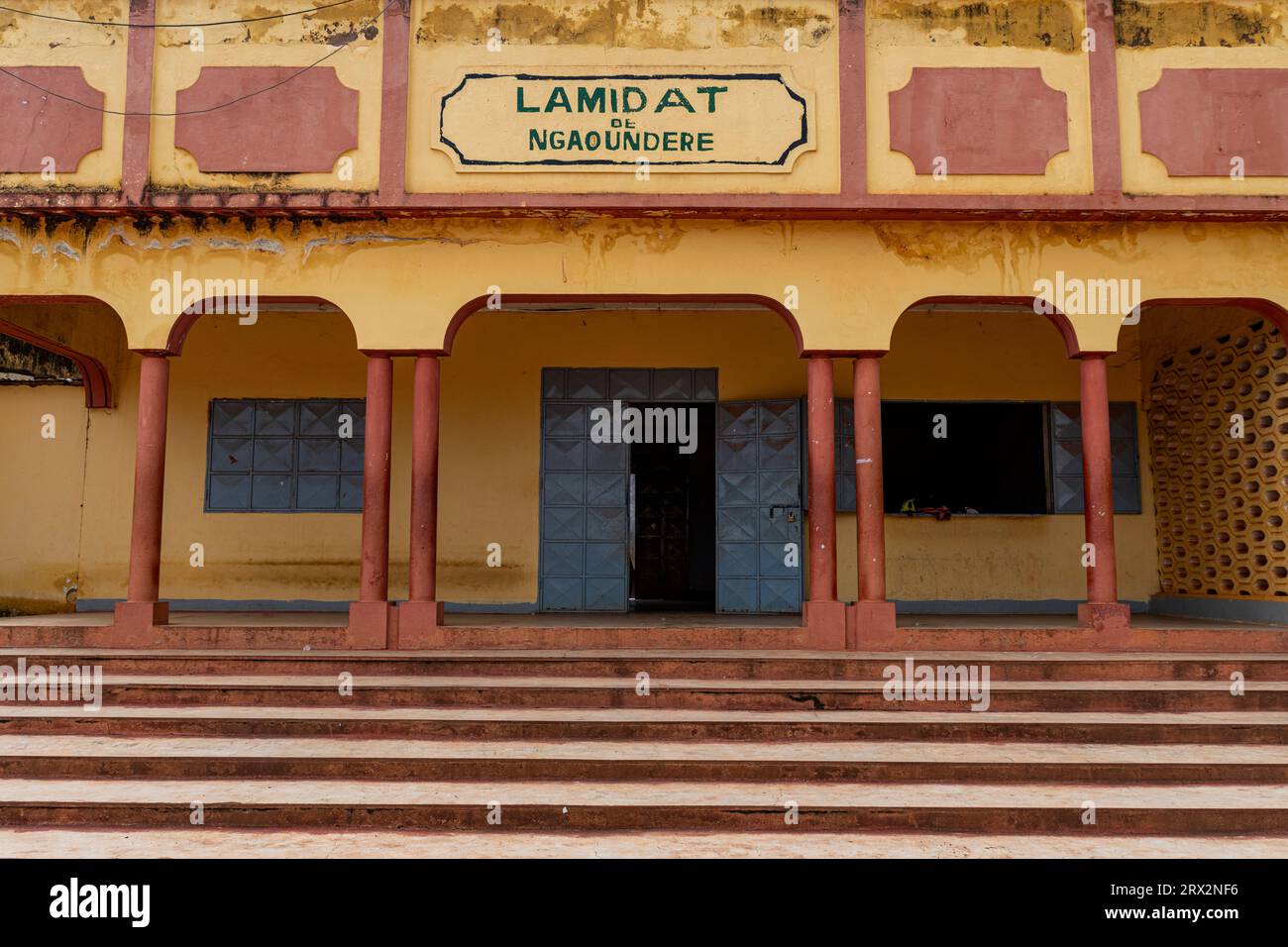 Eintritt zum Lamido Palast, Ngaoundere, Adamawa Region, Nordkamerun, Afrika Stockfoto