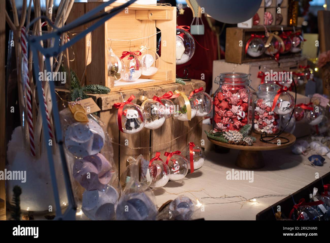 12. Dezember 2022 in Rom, Italien: Weihnachtsmarkt Stockfoto