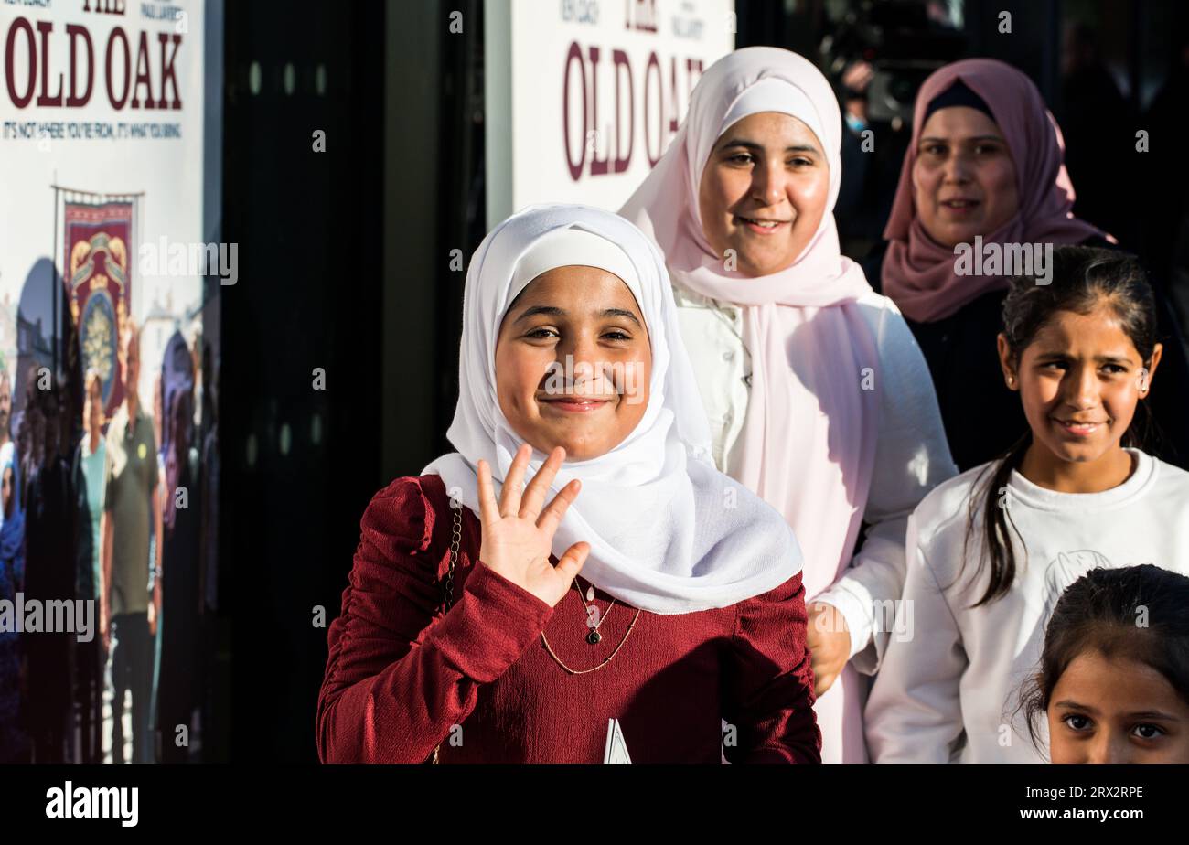 Die Besetzungsmitglieder kommen zur Premiere des Ken Loach Films „The Old Oak“ im Gala Theatre in Durham City, Großbritannien. 21/9/2023. Foto: Stuart Boulton Stockfoto