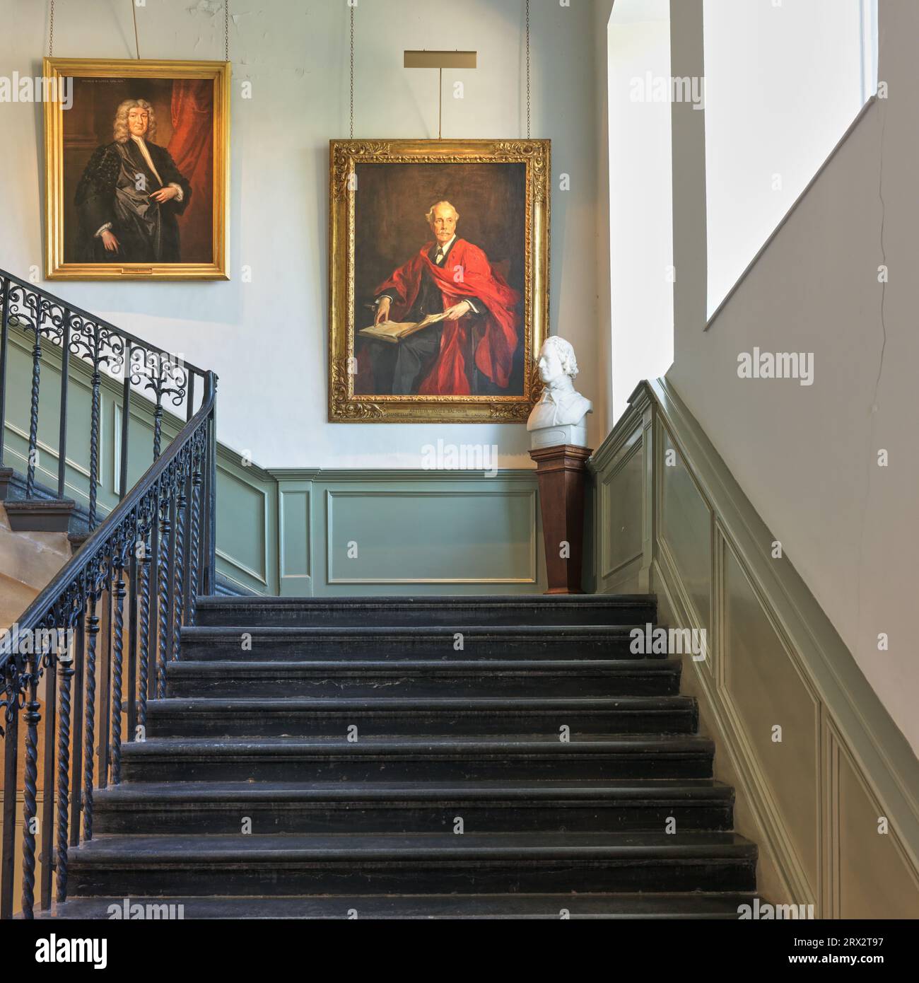 Gemälde in der Bibliothek von Wren am renommierten College of Trinity an der Universität Cambridge, England. Stockfoto