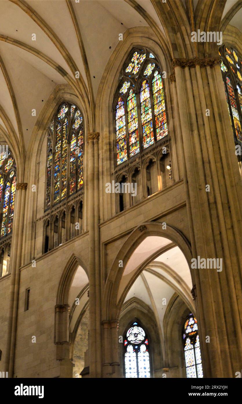 Regensburg, Deutschland 12.02.2018: Das Innere des Regensburger Doms im gotischen Stil Stockfoto