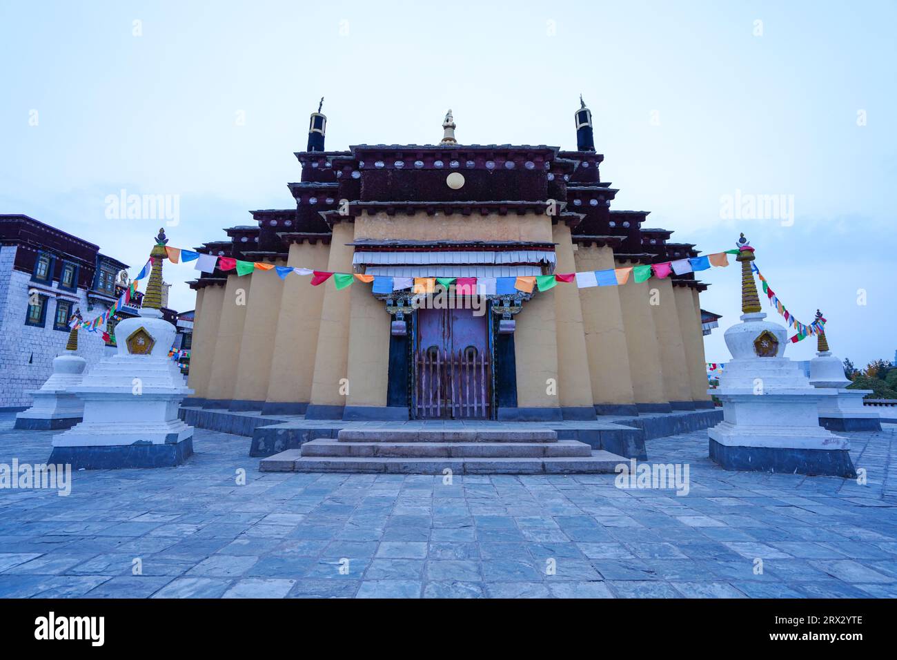 Peking China, 2. November 2022: Die Miniaturansicht des Shilun Jingang Mandala in der tibetischen Landschaft des China Ethnic Museum. Stockfoto