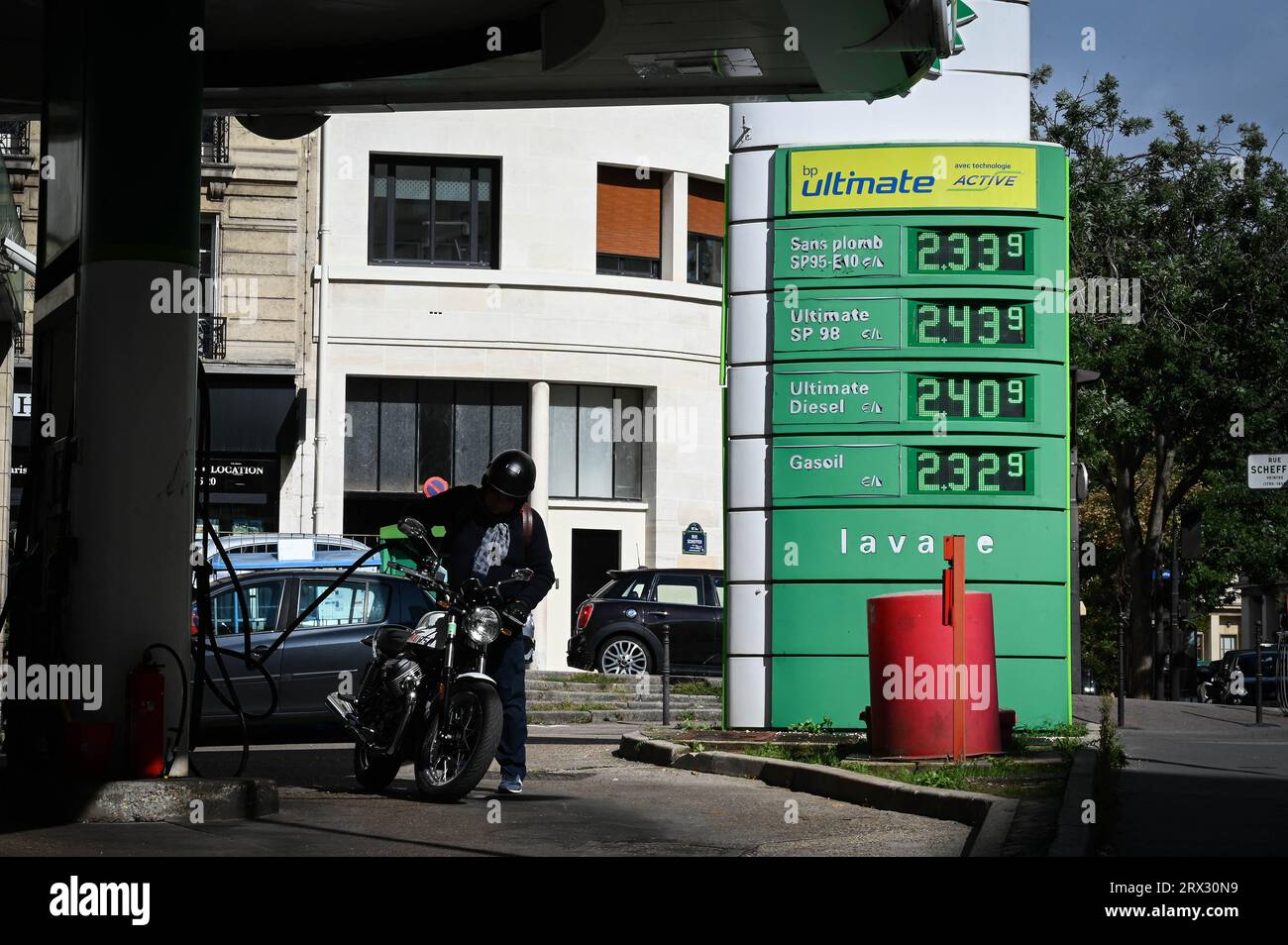 Illustration einer Tankstelle in Paris am 22. September 2023, als Händler sich weigern, Kraftstoff mit Verlust zu verkaufen. Foto: Tomas Stevens/ABACAPRESS.COM Stockfoto