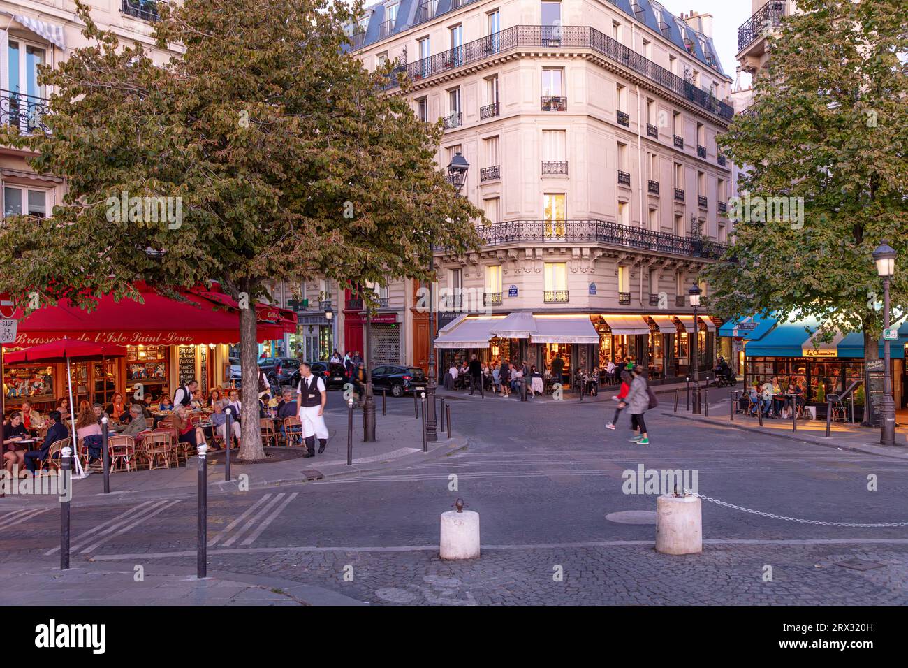 Abend in den Cafés auf der Ile Saint Louis, Paris, Frankreich Stockfoto