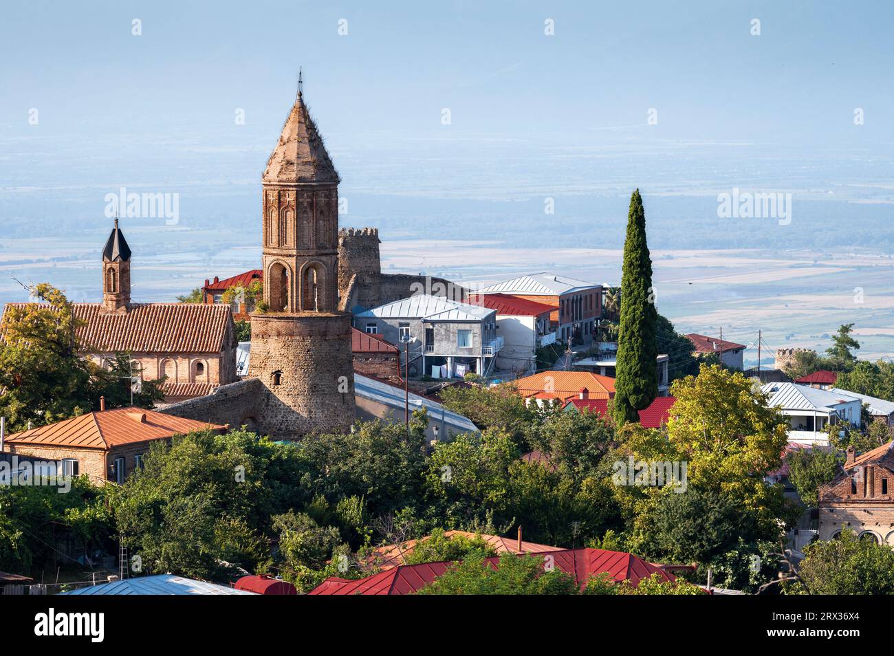 Blick auf Sighnaghi hoch über der Weinregion Kakheti, Georgien, Zentralasien, Asien Stockfoto