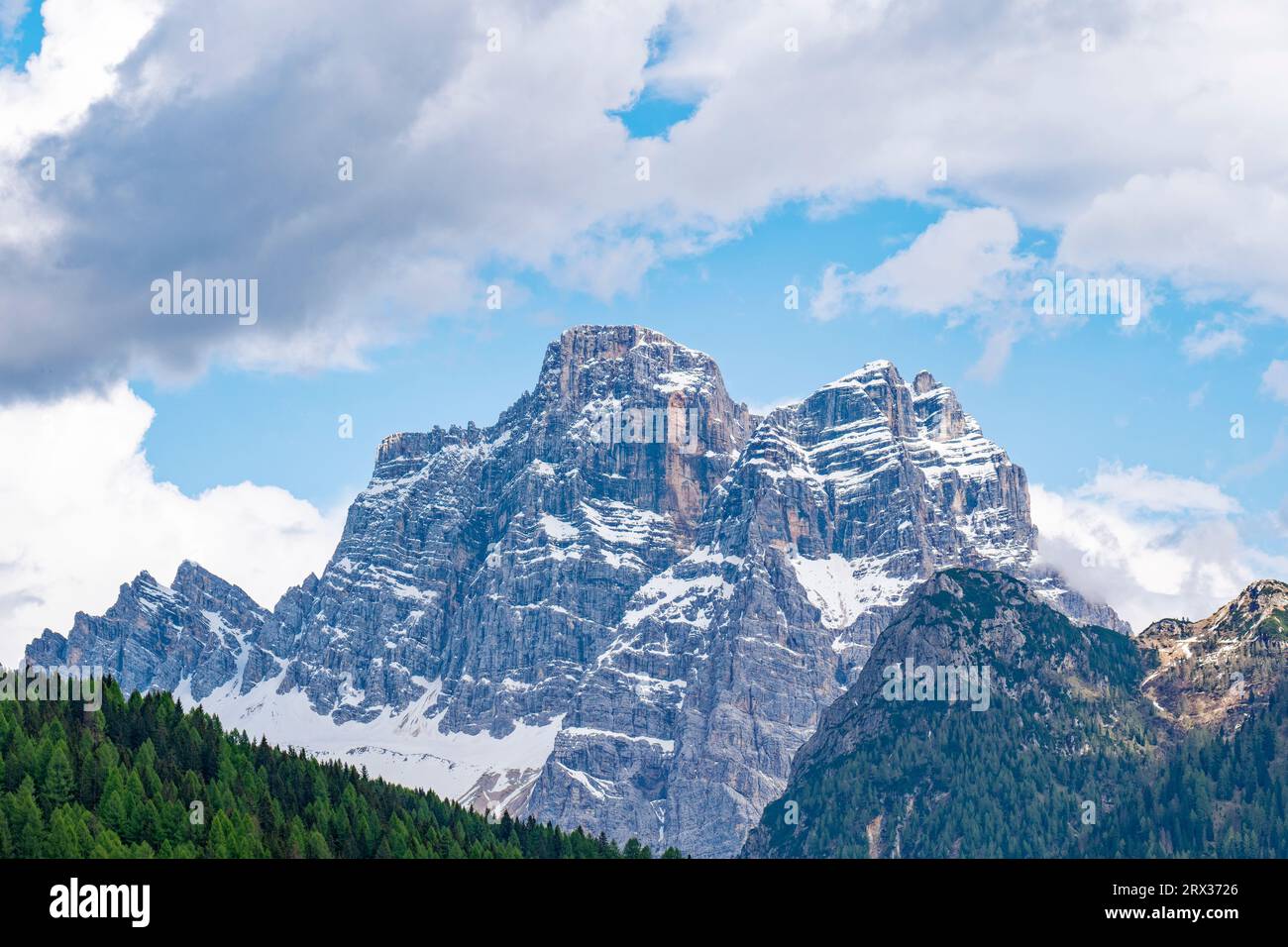 Mount Pelmo view from Selva Di Cadore village Stockfoto