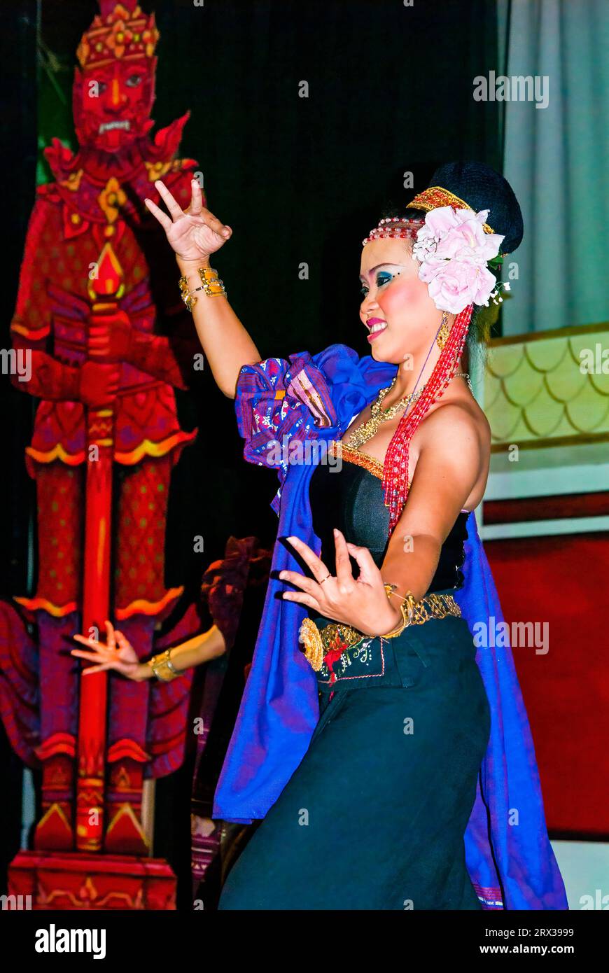 Tänzer in traditionellen thailändischen klassischen Tanz Kostüm, Phuket, Thailand, Südostasien, Asien Stockfoto