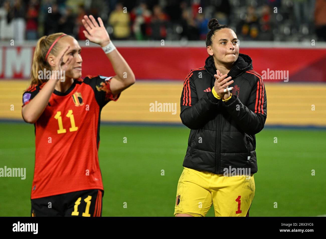 Heverlee, Belgien. September 2023. Der belgische Torhüter Nicky Evrard dankte den Fans, nachdem er am Freitag, den 22. September 2023, in Heverlee ein Spiel 1/6 im¿24-Wettbewerb der UEFA Women's Nations League 2023 gewonnen hatte. BELGA FOTO DAVID CATRY Credit: Belga News Agency/Alamy Live News Stockfoto