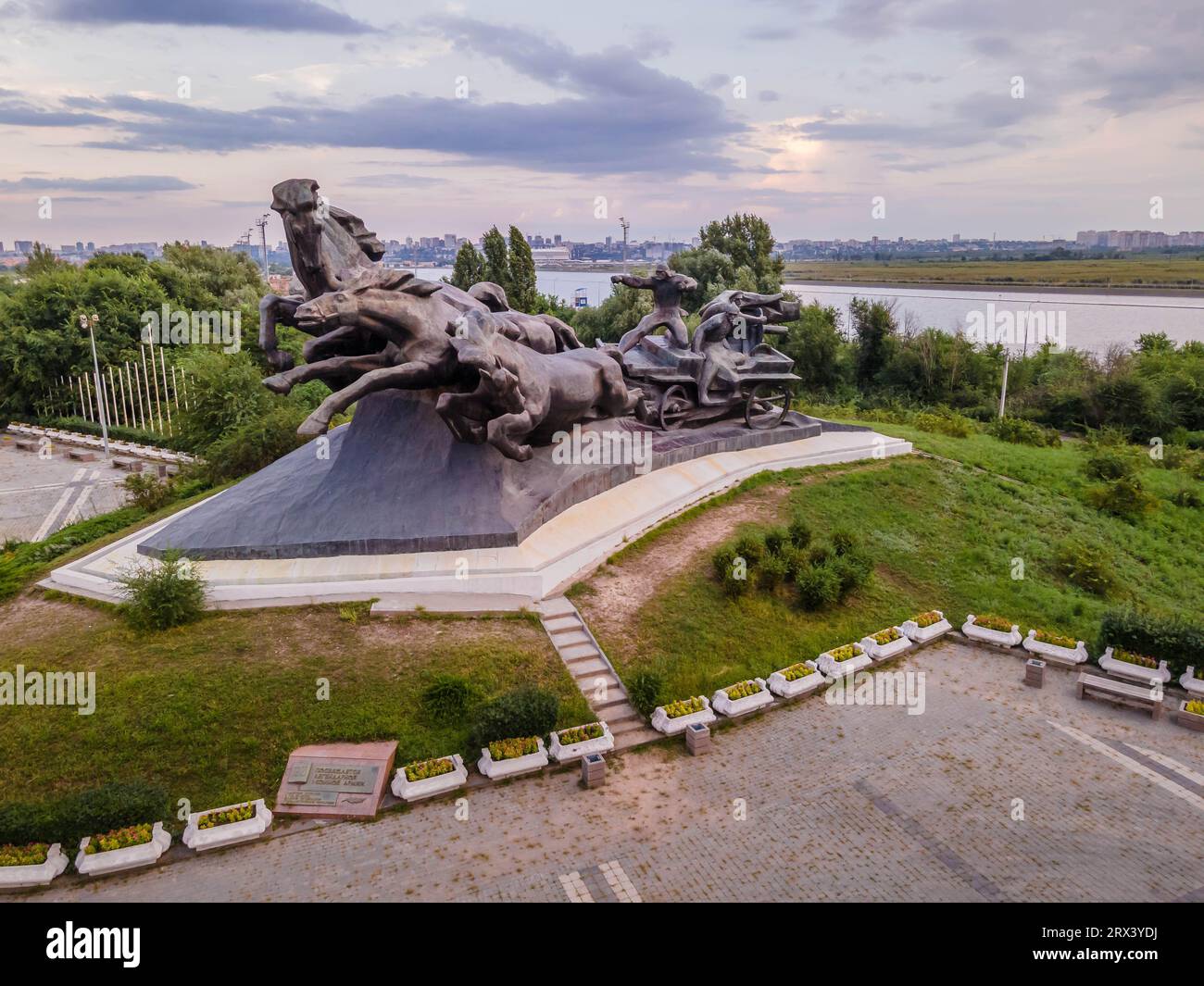 Das dem russischen Bürgerkrieg gewidmete Denkmal „Tachanka-Rostowtschanka“ in der Stadt Rostow am Don im Süden Russlands nahe der Grenze zu U Stockfoto