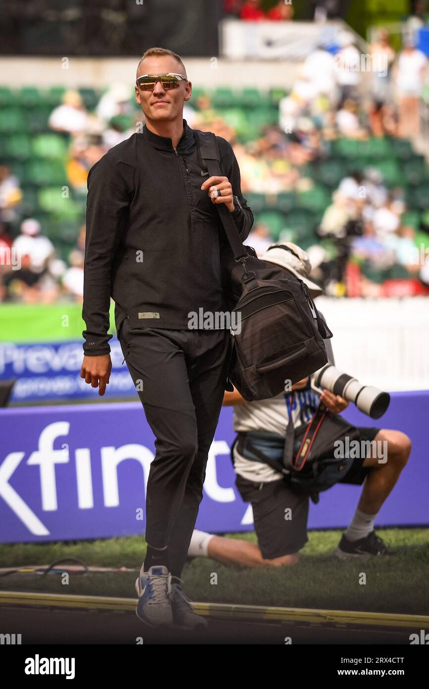 Sam Kendricks (USA) tritt bei den Diamond League Championships am Sonntag, den 17. September 2023, in das Feld für den Stabhochsprung der Männer ein Stockfoto