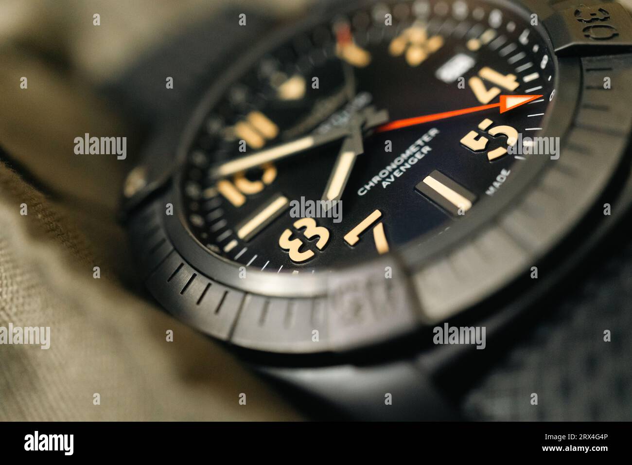 Bilder der Breitling Avenger Nachtmission GMT, einer Reise- und tauchfähigen Uhr aus DLC-Titan Stockfoto