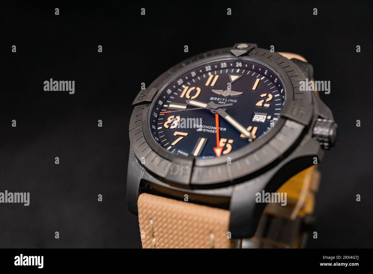 Bilder der Breitling Avenger Nachtmission GMT, einer Reise- und tauchfähigen Uhr aus DLC-Titan Stockfoto