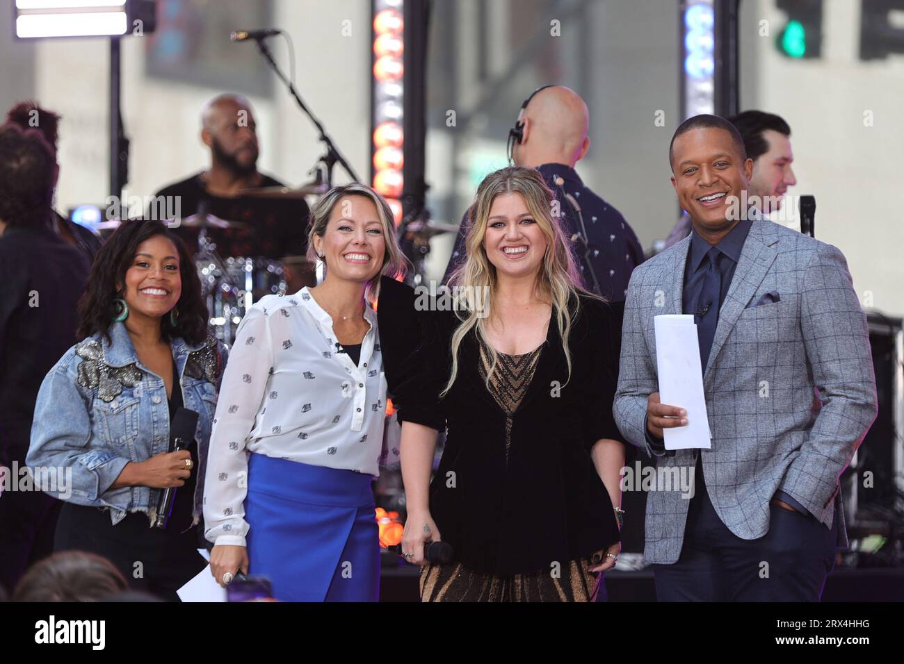 NY, USA. September 2023. Rockefeller Center, New York, USA, 20. September 2023 – Kelly Clarkson spielt in der Today Show Today at in New York City. Foto: Luiz Rampelotto/EuropaNewswire (Bildnachweis: © Luiz Rampelotto/ZUMA Press Wire) NUR REDAKTIONELLE VERWENDUNG! Nicht für kommerzielle ZWECKE! Stockfoto