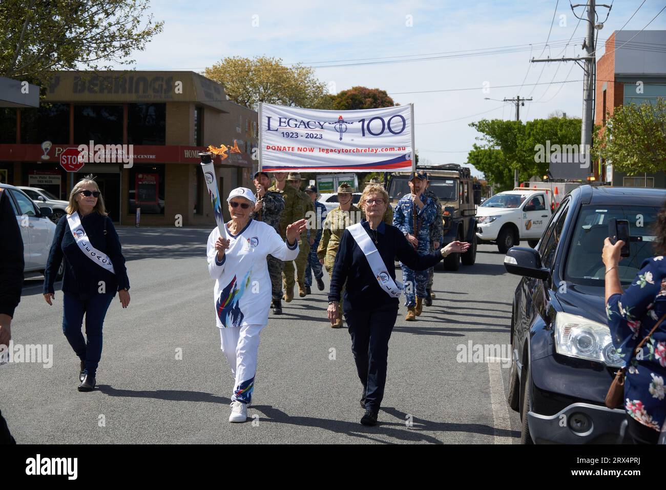 Shepparton Victoria Australien 23. September 2023. Das Fackelrelais nähert sich Legacy House, Legacy feiert 100 Jahre Dienst bei der Unterstützung der Familien von Veteranen mit einem Fackelrelais Credit PjHickox/Alamy Live News Stockfoto