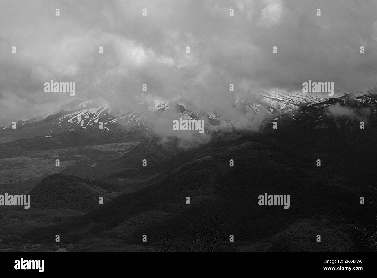 MOUNT ST.HELENS /WASHINGTON STATE /USA   das Mount St. Helens National Volcanic Monument ist am 28. Mai 2012 für die Öffentlichkeit geschlossen (Foto Francis Joseph Dean/Deanpictures) Stockfoto