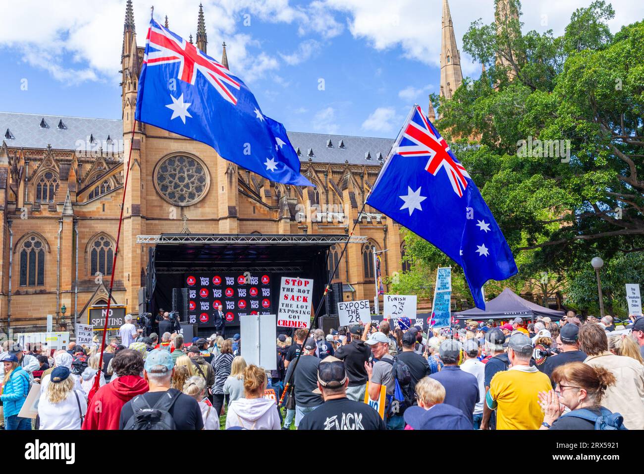 Sydney, Australien. September 2023. Australier unterstützen das „Nein!“ Stimmen beim Referendum zur Stimme zum Parlament treffen sich bei einer Kundgebung im Hyde Park. Quelle: Robert Wallace / Wallace Media Network / Alamy Live News Stockfoto