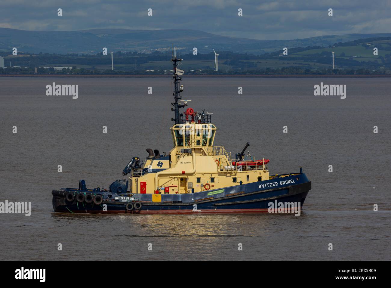 Schlepper Svitzer Brunel wartet auf das Schiff, um es in die Royal Portbury Docks zu führen Stockfoto