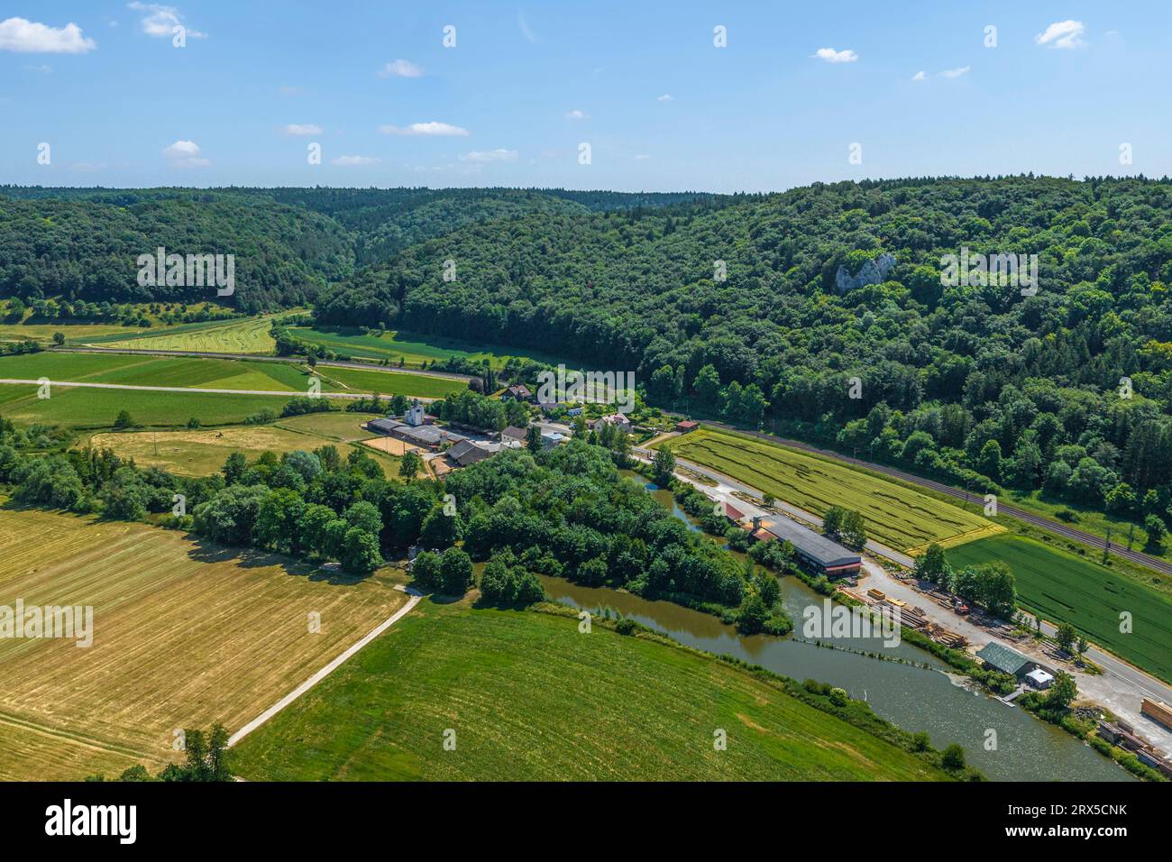 Schöner Blick auf den Naturpark Altmühltal rund um den Burgsteinfelsen bei Dollnstein Stockfoto