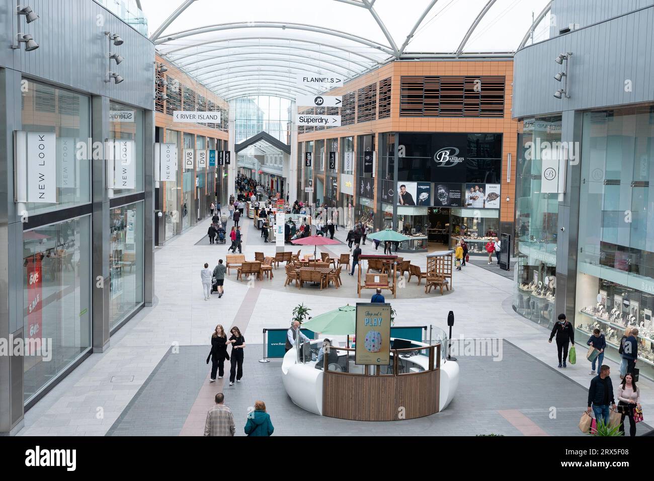 Innenansicht des Einkaufszentrums Centre Livingston im Einkaufszentrum Almondvale im Stadtzentrum von Livingston, West Lothian, Schottland, Großbritannien Stockfoto