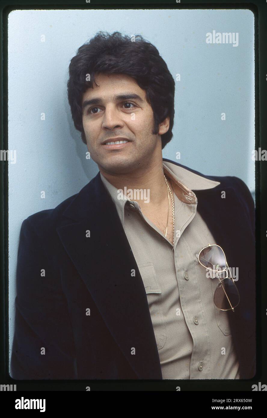 Porträt des Schauspielers Eric Estrada, der vor allem für seine Rolle als Cop Ponch in der Fernsehsendung Chips bekannt ist. Später wurde er als Reserve-Polizist in Indiana und Virginia tätig. Bei einer Prominenz-Sportveranstaltung in Manhattan im Jahr 1978. Stockfoto