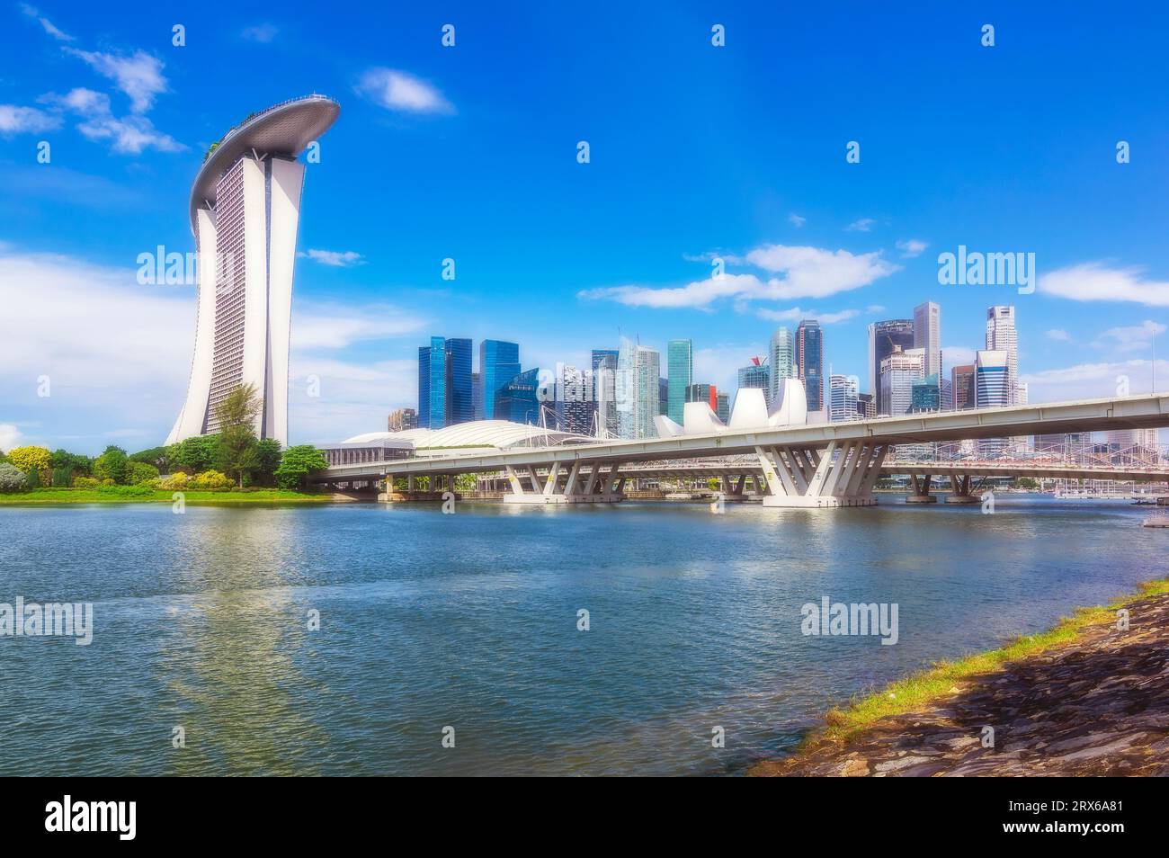 Singapur, Singapur City, Marina Bay Sands im Sommer Stockfoto