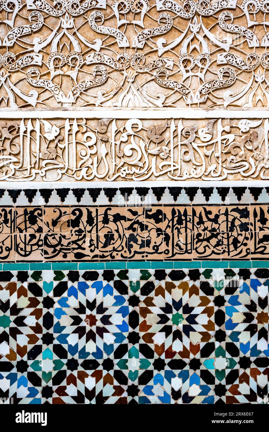 Marokko, Marrakesch-Safi, Marrakesch, Mosaik in Ben Youssef Madrasa Stockfoto