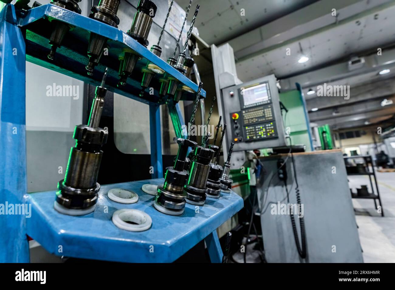 Bohrer auf cnc-Maschinen in der Metallfabrik Stockfoto Bohrer auf cnc-Maschinen in der Metallfabrik Stockfoto