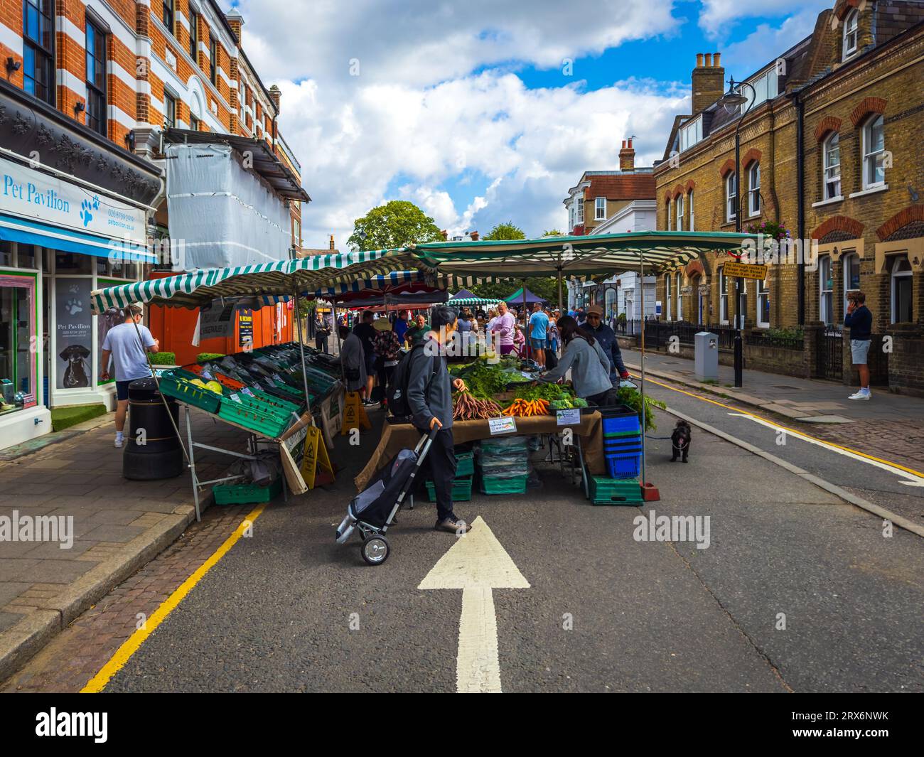 London, England, 27. August, Blick auf den Markt von Wimbledon Village Stockfoto