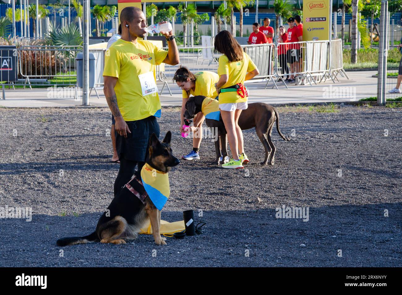 VIT'RIA, es - 23.09.2023: 2 CACHORRIDA GAROTO - Haustiere und Eigentümer nahmen an diesem Samstag, dem 23. September, an der 2. Cachorrida Garoto Teil, die in der Hauptstadt Vitória in Espírito Santo stattfand. (Foto: Vinicius Moraes/Fotoarena) Stockfoto