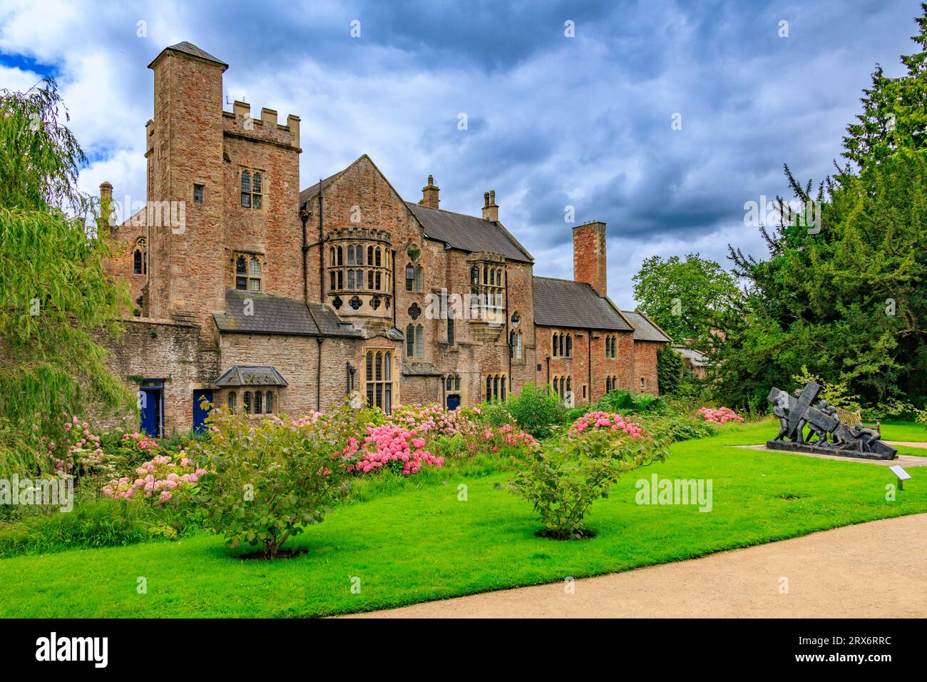 Der prächtige historische Bischofspalast in Wells, Somerset, England, Großbritannien Stockfoto