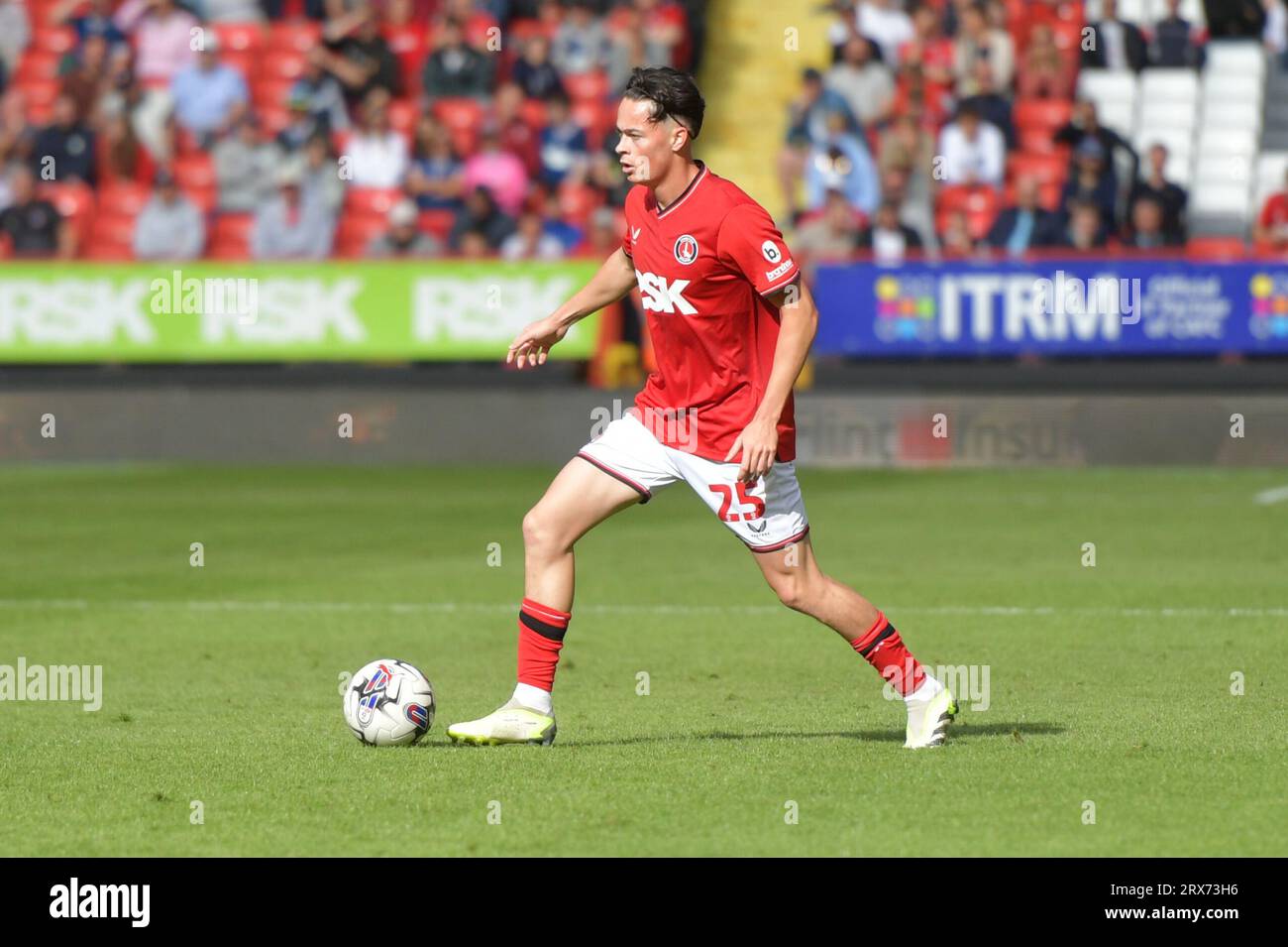 London, England. September 2023. Louie Watson von Charlton Athletic während des Sky Bet EFL League One Matches im Valley gegen Wycombe Wanderers. Kyle Andrews/Alamy Live News Stockfoto
