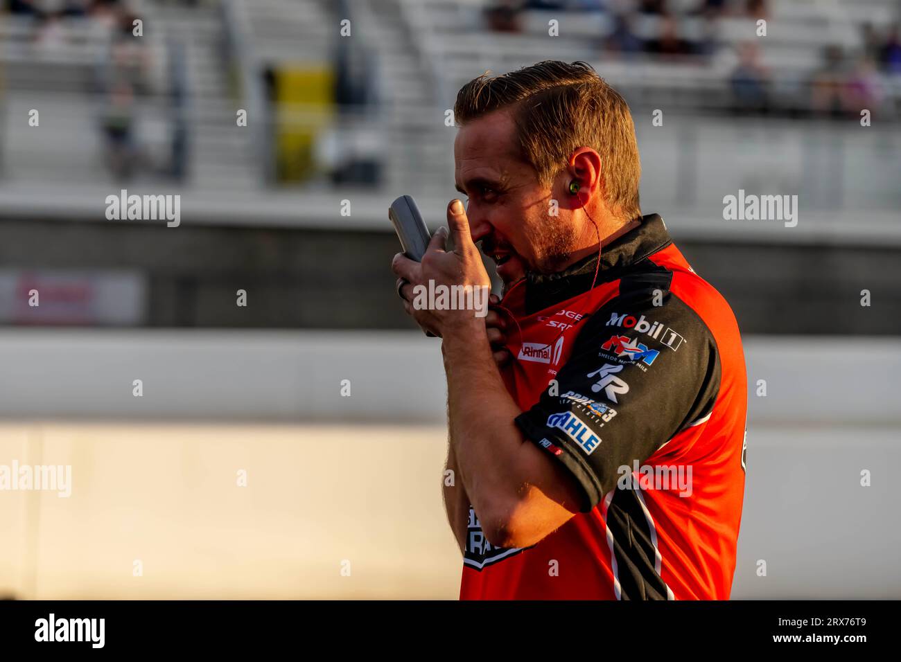 Concord, NC, USA. September 2023. Crew-Mitglieder von Matt Hagan und Tony Stewart Racing arbeiten an ihrem Auto, bevor sie während der NHRA Series für die Betway Carolina Nationals in Concord, NC, USA, gefahren sind. (Bild: © Walter G Arce SR Grindstone Medi/ASP) NUR REDAKTIONELLE VERWENDUNG! Nicht für kommerzielle ZWECKE! Stockfoto