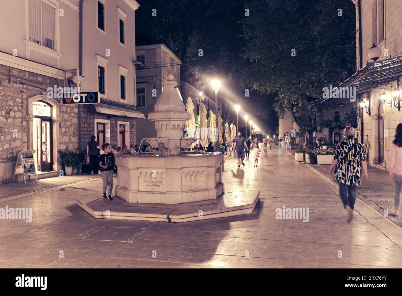Innenstadt von Trebinje bei Nacht, Bosnien und Herzegowina Stockfoto