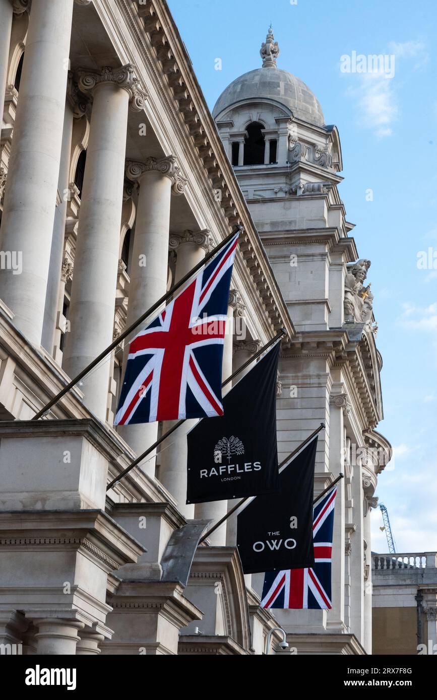 Whitehall, Westminster, London, Großbritannien. September 2023. Das Raffles Hotel, das aus dem Gebäude des Old war Office in Whitehall umgebaut wurde, soll am 29. September eröffnet werden Stockfoto