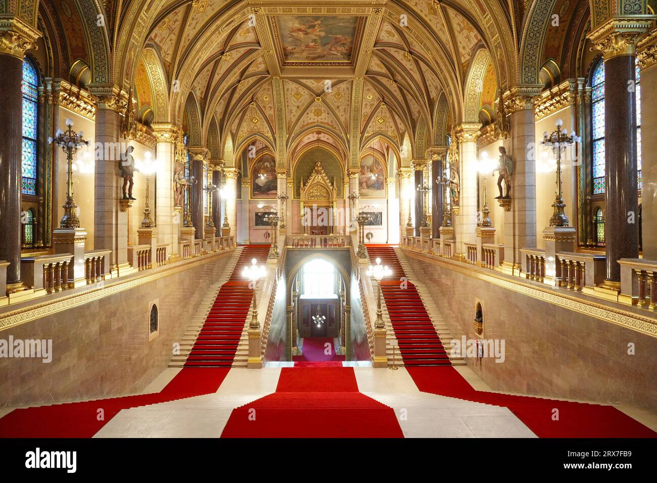 Budapest, Ungarn - 22. August 2023: Das Innere des ungarischen Parlamentsgebäudes Stockfoto