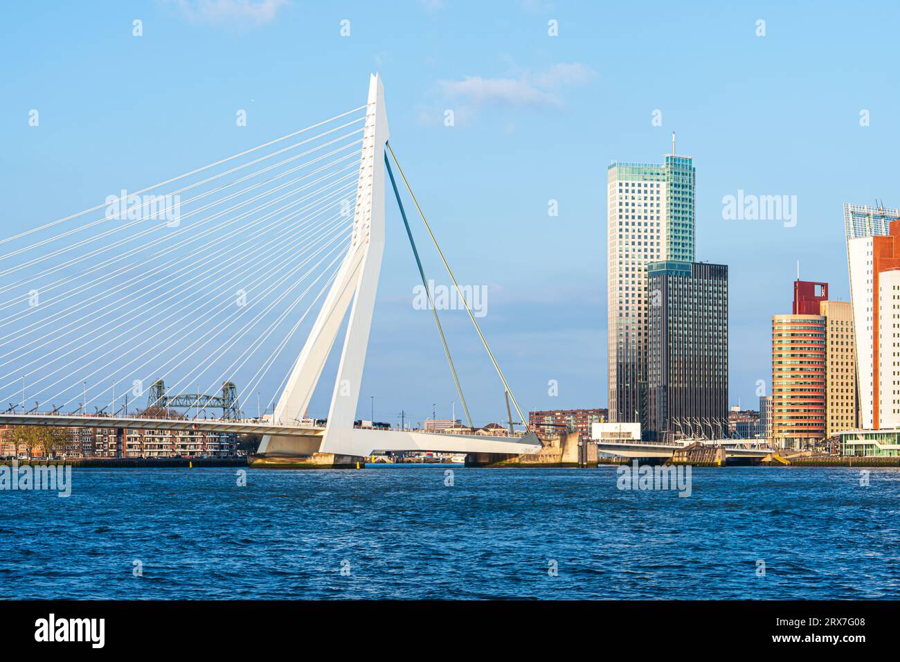 Rotterdam. Spektakuläre Skylines, faszinierende Schönheit des Rotterdamer Stadtzentrums. Stockfoto